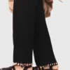 Geborduurde gebreide broek