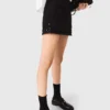 Geborduurde skort