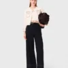 Gecropte vest met stiksels