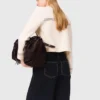 Gecropte vest met stiksels
