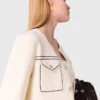 Gecropte vest met stiksels