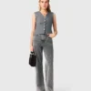 Getailleerd vest met sierknopen