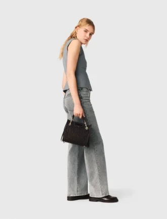 Getailleerd vest met sierknopen