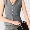 Getailleerd vest met sierknopen