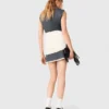 Getailleerde jurk met gelaagde look