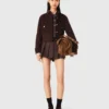 Korte cropped mantel