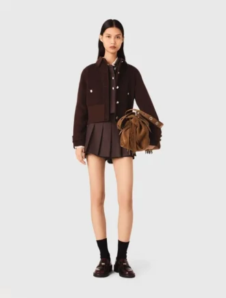 Korte cropped mantel