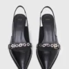 Leren pumps met bandje met oogjes