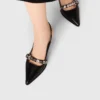 Leren pumps met bandje met oogjes