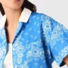 Overhemd met bedrukte kraag in contrasterende kleur