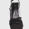 Sandalen met metalen hak en bandjes