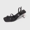 Sandalen met metalen hak en bandjes