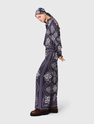Soepelvallende broek met bandana-print