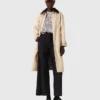 Trenchcoat met contrasterende mouwen en kraag