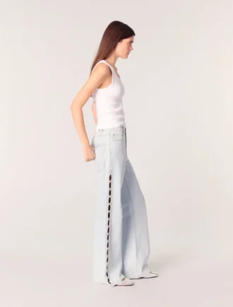 Wijd uitlopende jeans met strass-uitsnijding