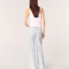 Wijd uitlopende jeans met strass-uitsnijding