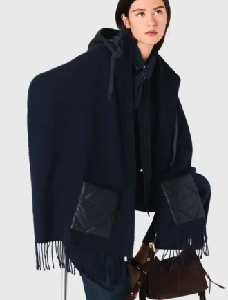 Wollen poncho met capuchon